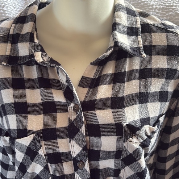 Abercrombie Black and White Plaid Button-Up Shirt - Picture 2 of 4